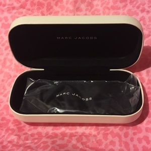 NWOT Marc Jacobs sunglass case & wiping cloth